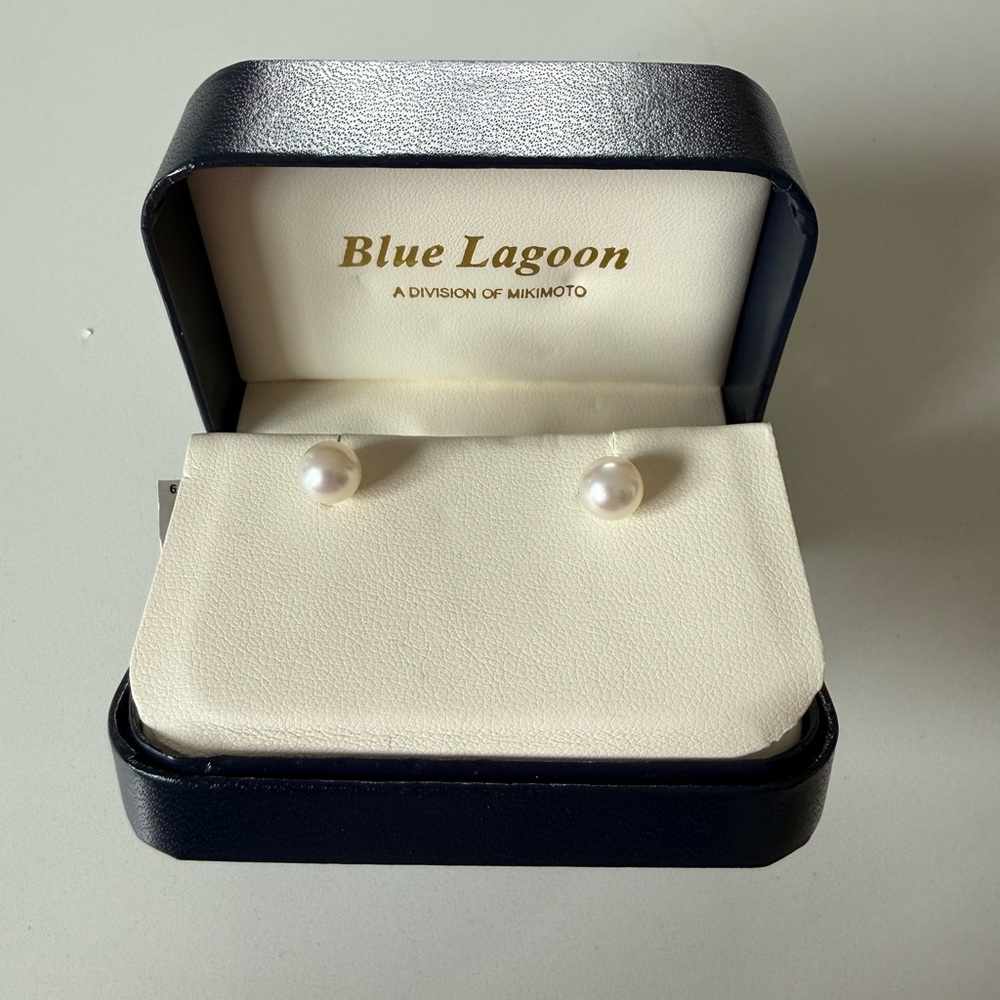 NWT 14k gold pearl stud earrings
